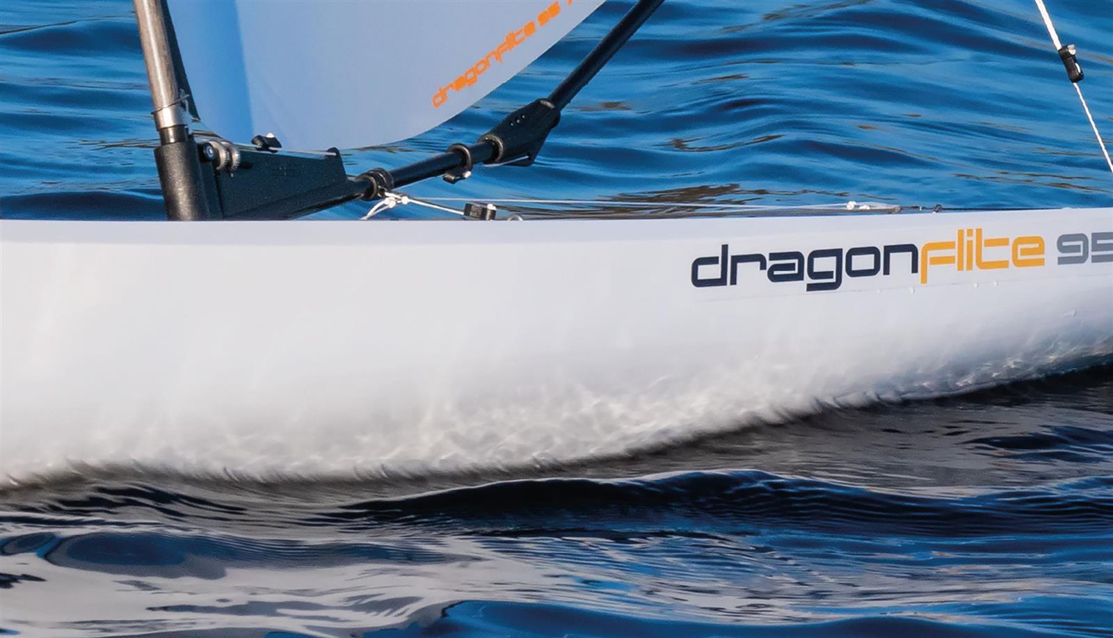 DragonFlite 95 Renn-Segelboot 950mm ARTR DragonFlite 95 Renn-Segelboot 950mm ARTR