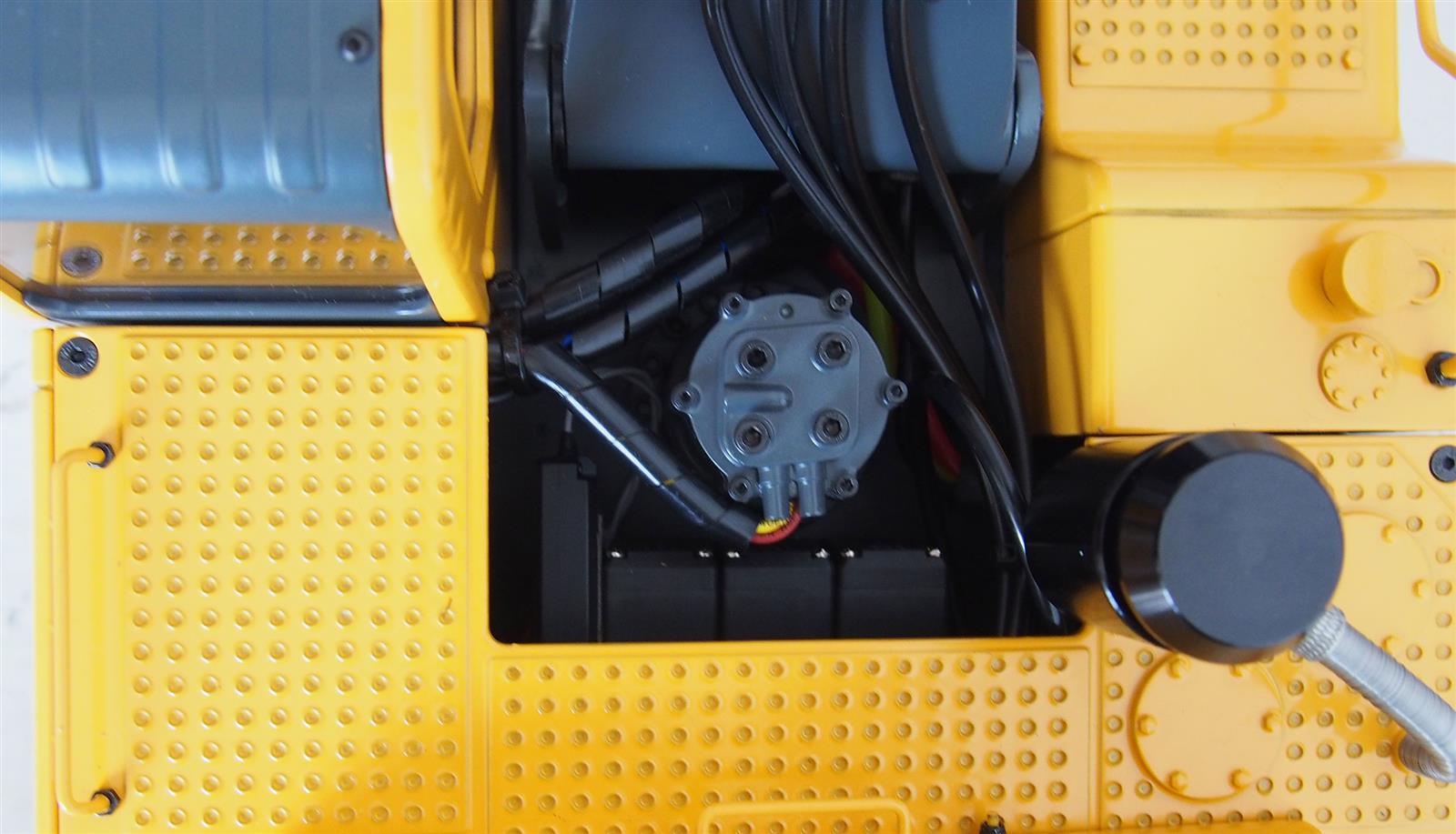 G271H Metall Hydraulikbagger 1:14 RTR G271H Metall Hydraulikbagger 1:14 RTR