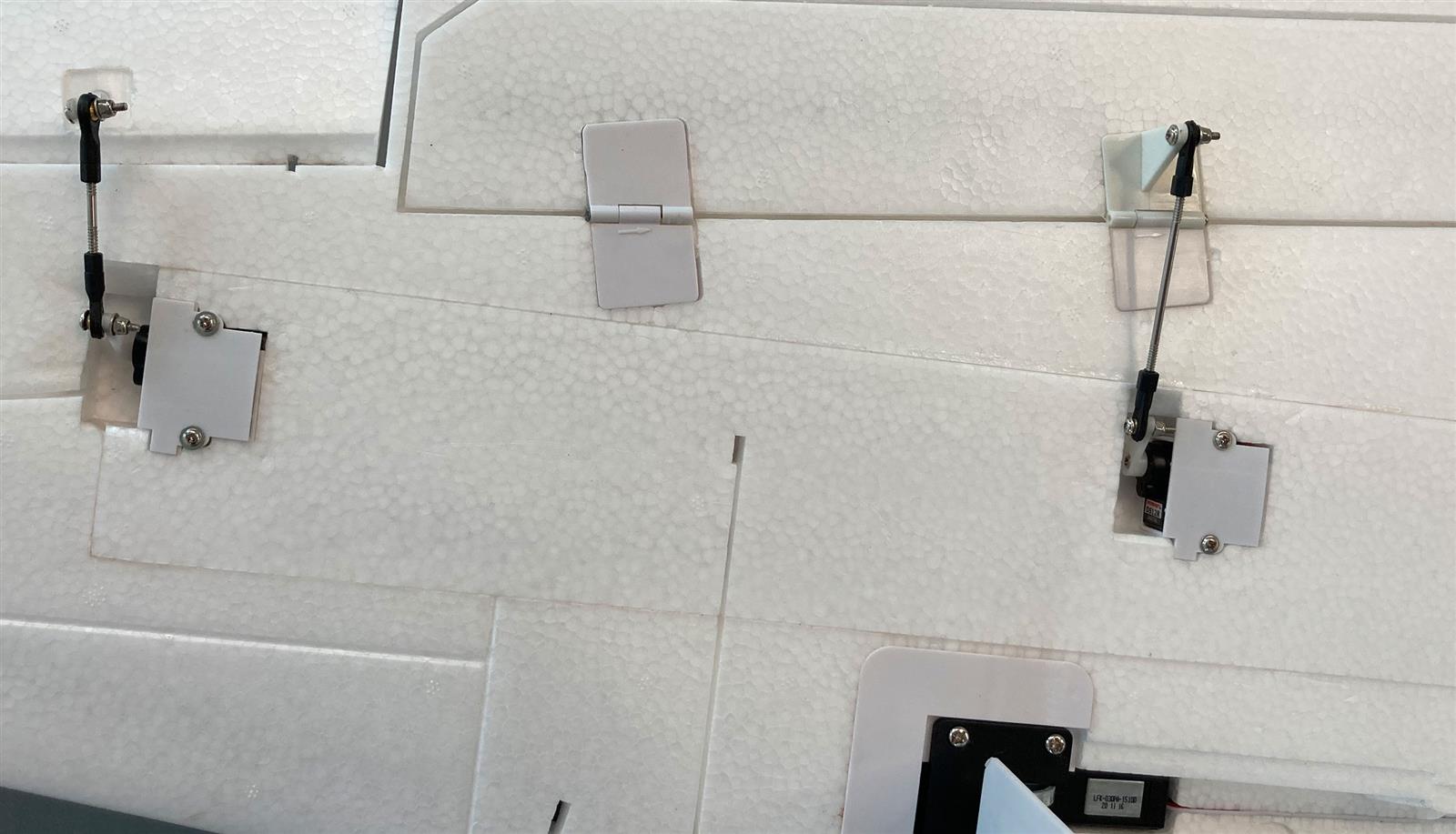 AMXFlight YAK-11 rot/weiß EPO 6S PNP AMXFlight YAK-11 rot/weiß EPO 6S PNP