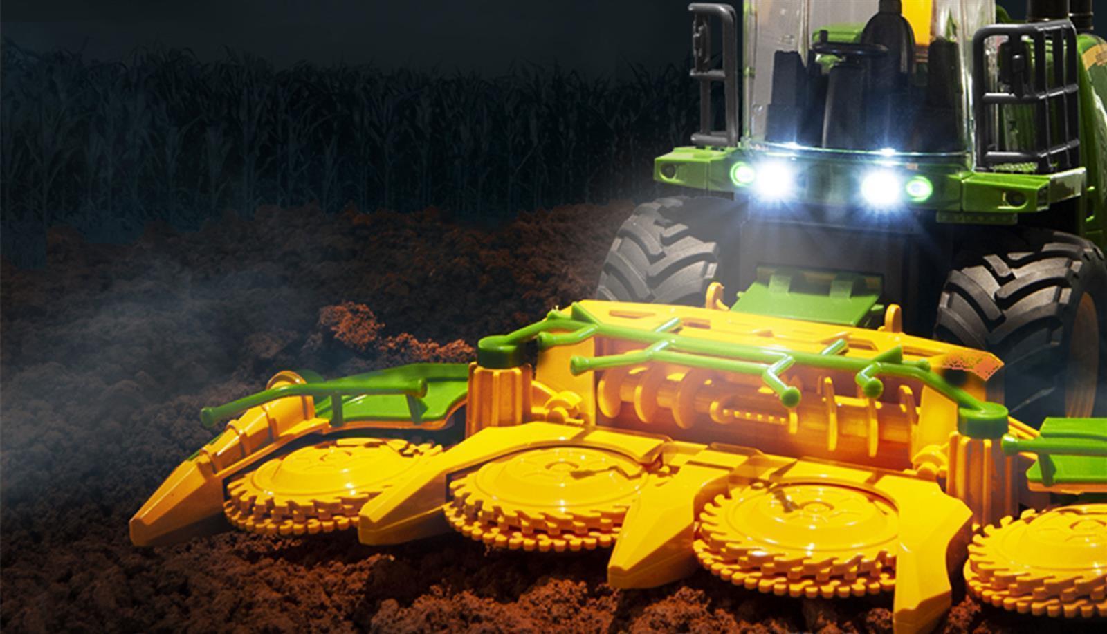 RC Feldhäcksler mit Maisgebiss