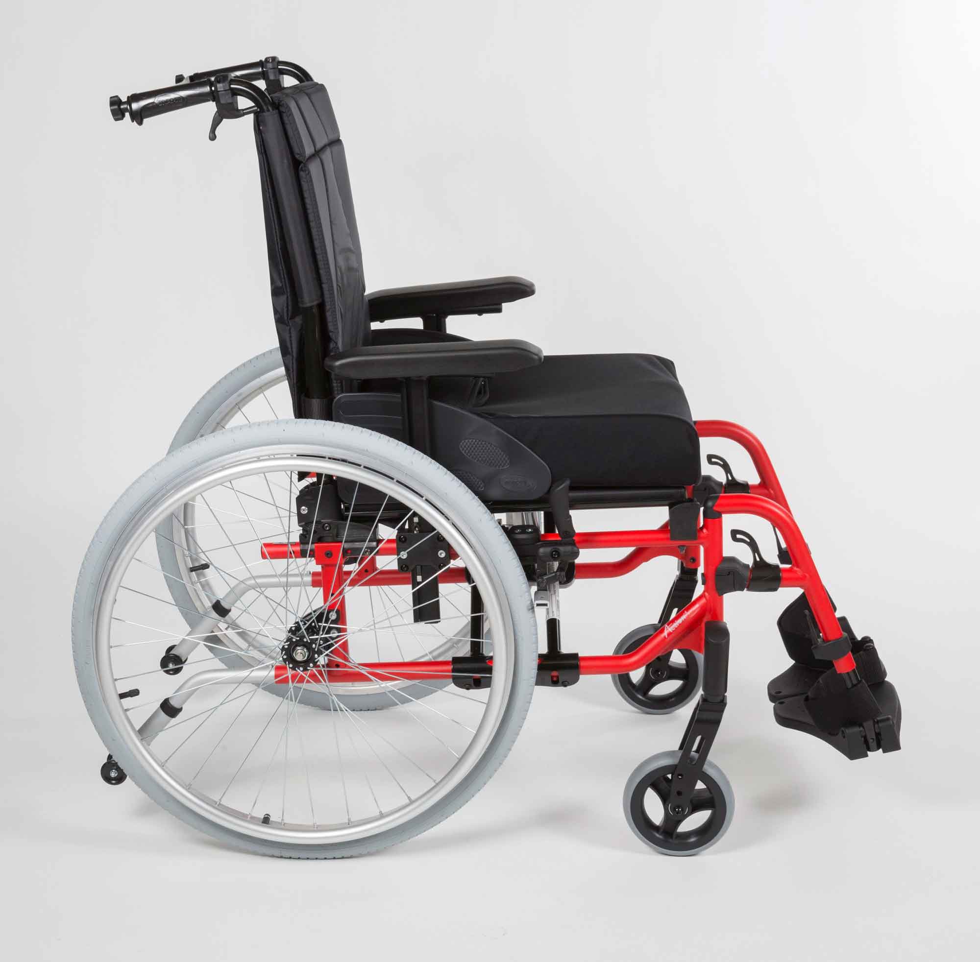 Multifunktionsrollstuhl Netti 4U CE Plus silber>>>>SB 50 cm