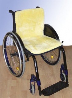 Rollstuhlauflage Echtfell Farbe natur Maße 40 x 85 cm