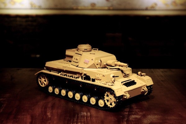 RC Panzer "Kampfwagen IV Ausf.F-1" Heng Long 1:16 Sandfarbe mit Rauch und Sound, Stahlgetriebe und 2
